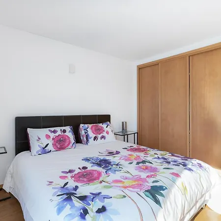 Home- Two Bedroom וילה Senhora da Luz